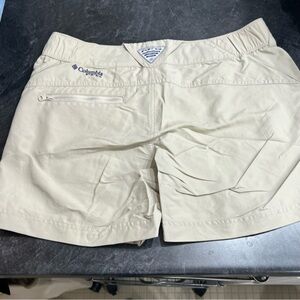 Columbia Shorts PFG Performance Fishing Gear Wm Size 8 w/ 6" Inseam Khaki Active